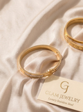 Stainless steel jewelry featuring a sleek design, perfect for everyday wear. This durable and stylish accessory complements any outfit, showcasing a modern aesthetic. Ideal for both men and women, it adds a touch of elegance and sophistication to your look.